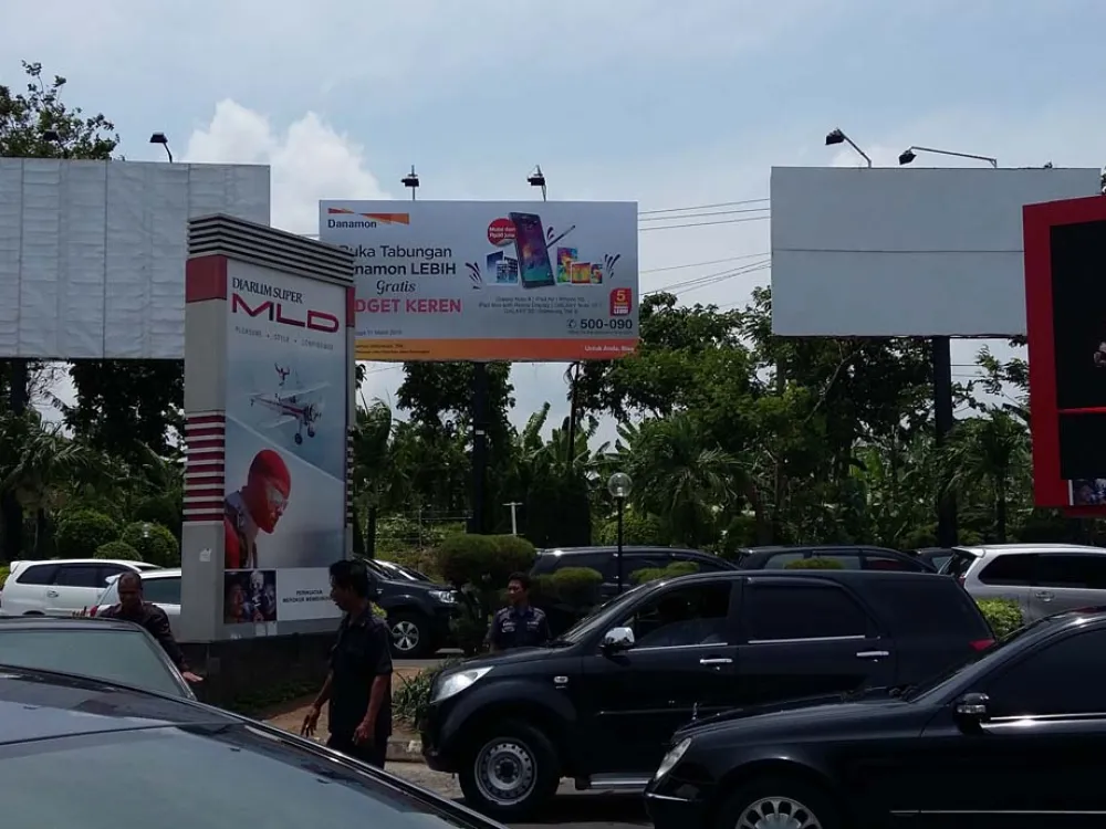 BILLBOARD Product Bank Danamon, A. Yani Airport (Parking), Semarang Produk_Bank_Danamon_Bandara_A_Yani_Parkir_B_Semarang