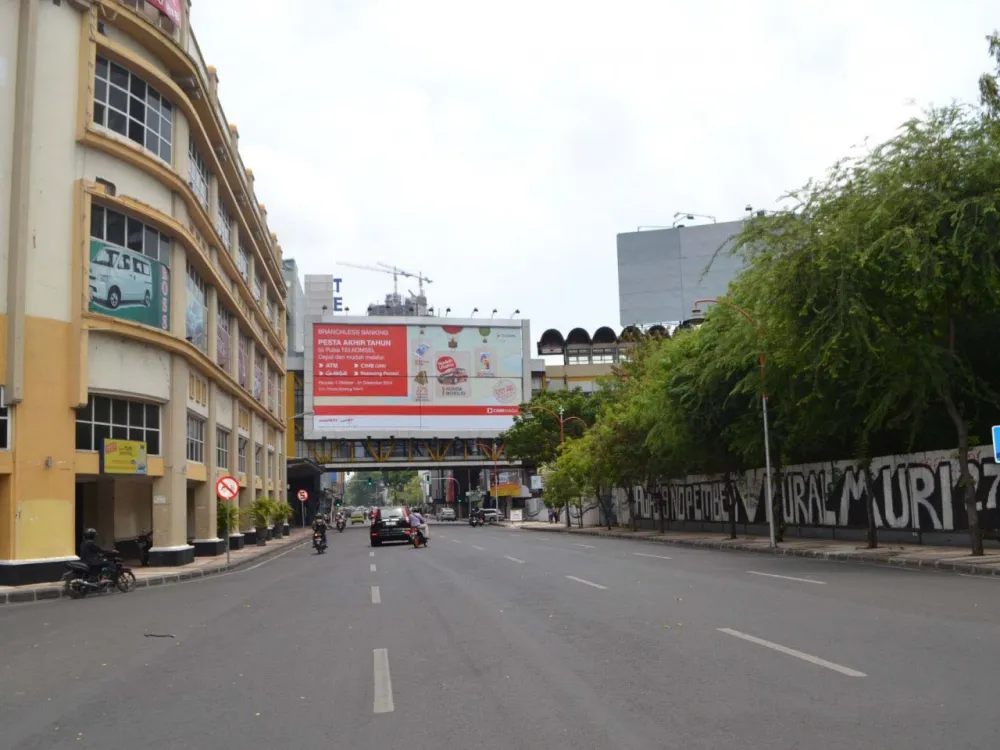 BILLBOARD Product CIMB Niaga, Pedestrian Bridge Tunjungan Street (B), Surabaya Produk_CIMB_Niaga_JPO_Jl_Tunjungan_c_Surabaya