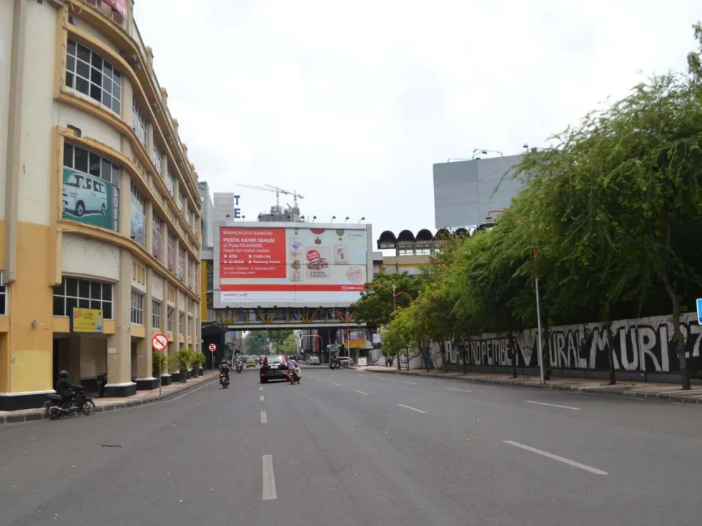 STATIC BILLBOARD Produk CIMB Niaga, JPO Jl. Tunjungan (b), Surabaya Produk_CIMB_Niaga_JPO_Jl_Tunjungan_c_Surabaya