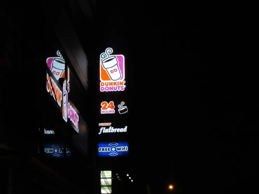 SIGNAGE Produk Dunkin Donuts, Jl Hayam Wuruk No.9 (c), Jakarta Produk_Dunkin_Donuts_Jl_Hayam_Wuruk_No_9_c_Jakarta