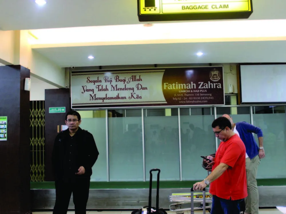 BILLBOARD Product Fatimah Zahra, Ahmad Yani Airport (Arrival Domestic (B)), Semarang Produk_Fatimah_Zahra_Bandara_A_Yani_R_Tunggu_Kedatangan_Domestik_C_Semarang