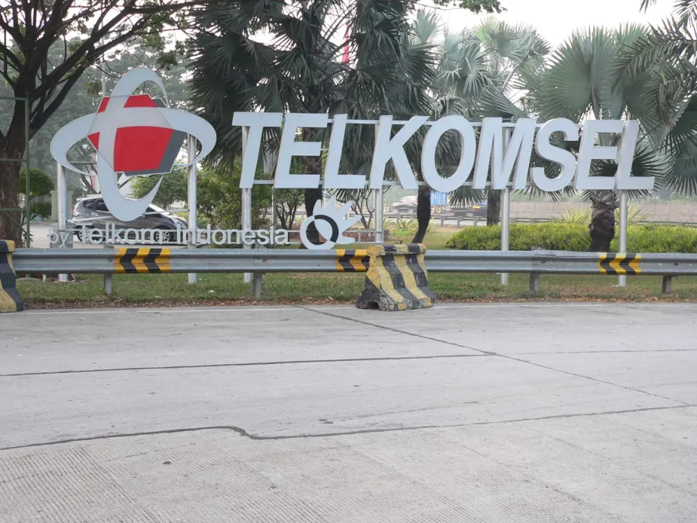 SIGNAGE Produk Telkomsel, Rest Area KM 57 Tol Cikampek (B), Bekasi Produk_Neonsign_Telkomsel_Rest_Area_Cikampek_57_A_Bekasi