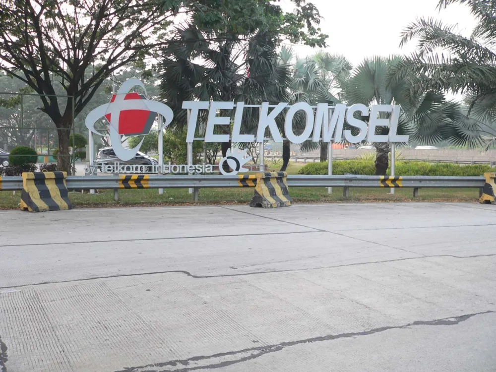 SIGNAGE Produk Telkomsel, Rest Area KM 57 Tol Cikampek (A), Bekasi Produk_Neonsign_Telkomsel_Rest_Area_Cikampek_57_B_Bekasi