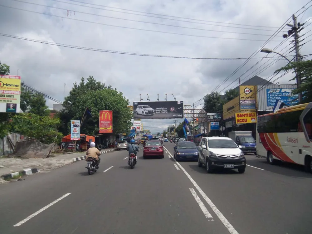 BILLBOARD Product Suzuki, Bando, From Magelang to Sleman Street (South Sided), Yogyakarta Produk_Suzuki_Bando_Jl_Magelang__Sleman_B_Yogyakarta