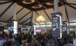 Product Telkomsel, Ahmad Yani Airport (On Pillars of Arrival Domestic), Semarang