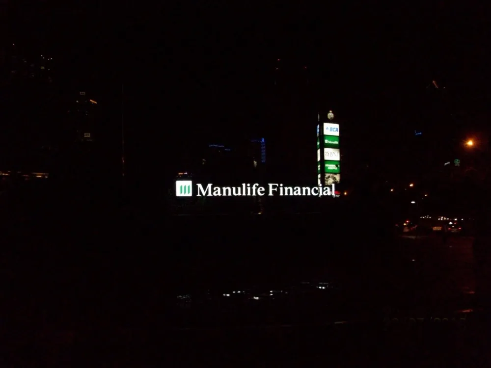 SIGNAGE Produk Manulife, Jl. Sudirman (C), Jakarta Signage_Manulife_Jl_Sudirman_Jkt_Malam_2