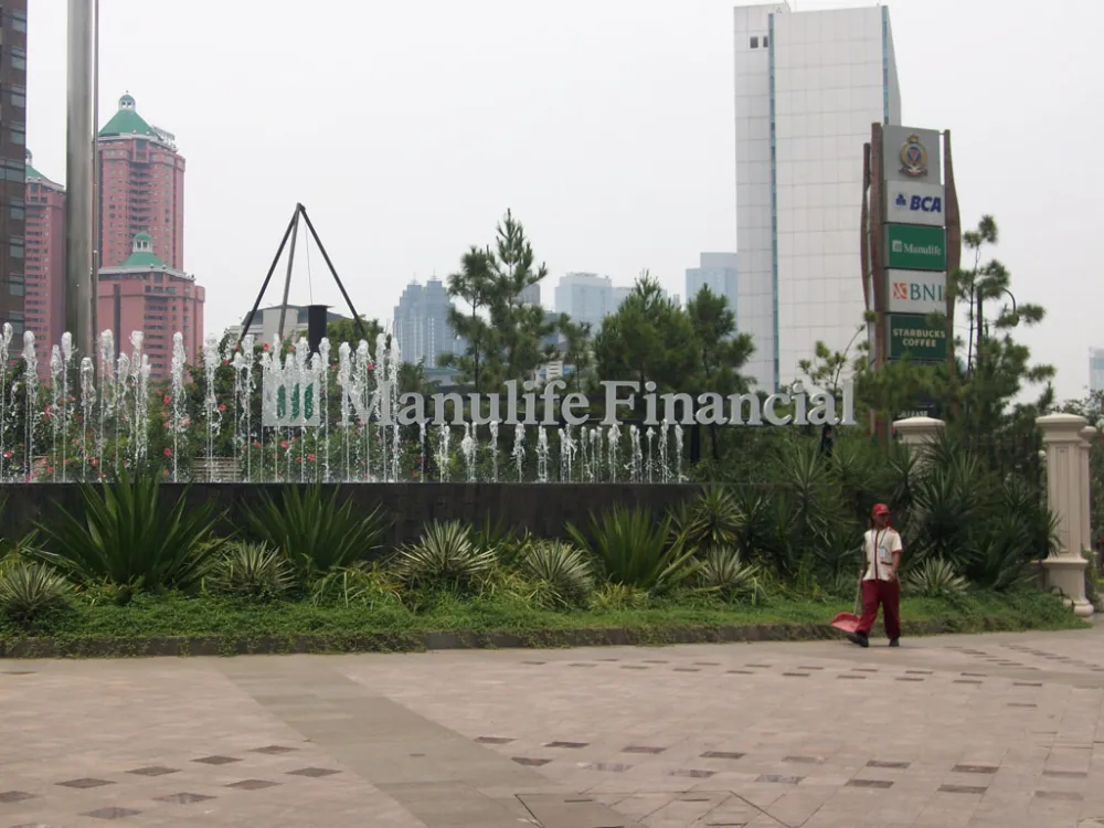 SIGNAGE Produk Manulife, Jl. Sudirman (A), Jakarta Signage_Manulife_Jl_Sudirman_Jkt_Siang_2