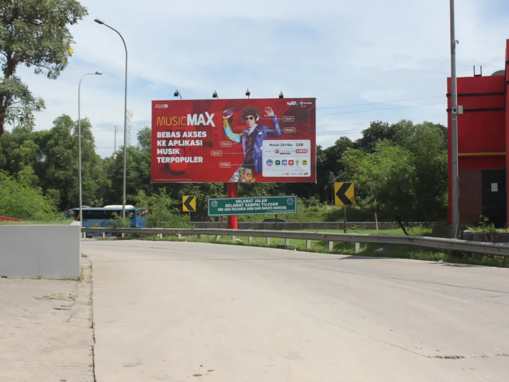 STATIC BILLBOARD Cikampek 9 product_telkomsel_akses_keluar_rest_area_km_62_tol_cikampek