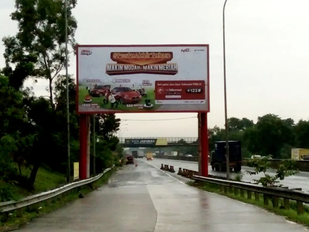 STATIC BILLBOARD Cikampek 8 product_telkomsel_akses_pintu_keluar_rest_area_km_62_tol_cikampek