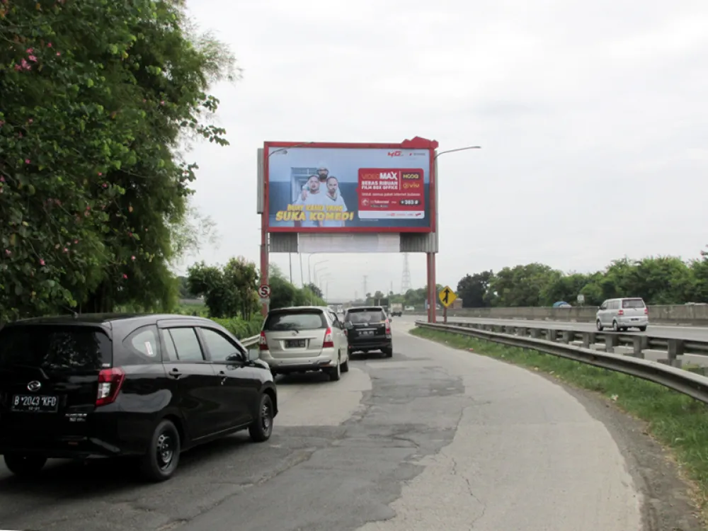 BILLBOARD Cikampek 2 product_telkomsel_bando_pintu_keluar_rest_area_km_57_tol_cikampek