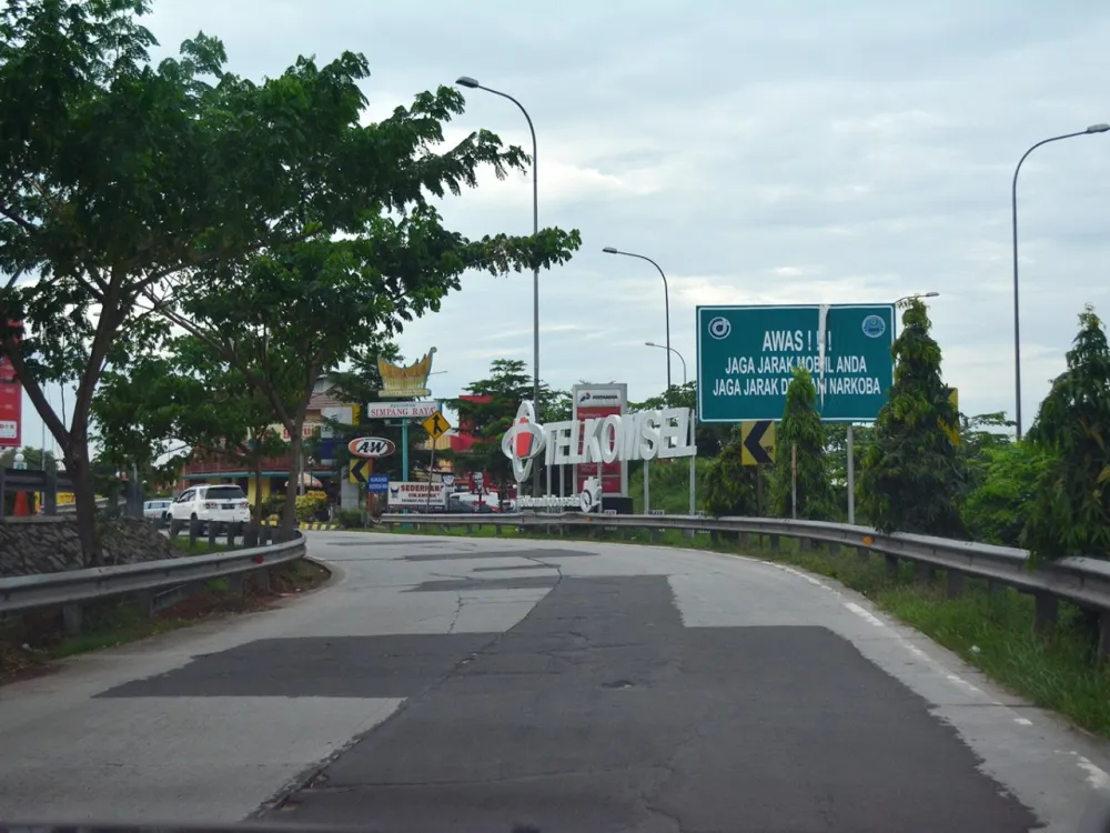 STATIC BILLBOARD Cikampek 11 product_telkomsel_lettering_rest_area_km_62_tol_cikampek