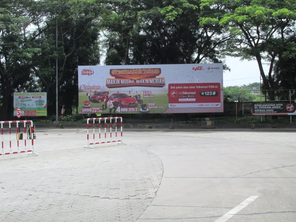 STATIC BILLBOARD Cikampek 5 product_telkomsel_neonbox_rest_area_km_57_tol_cikampek