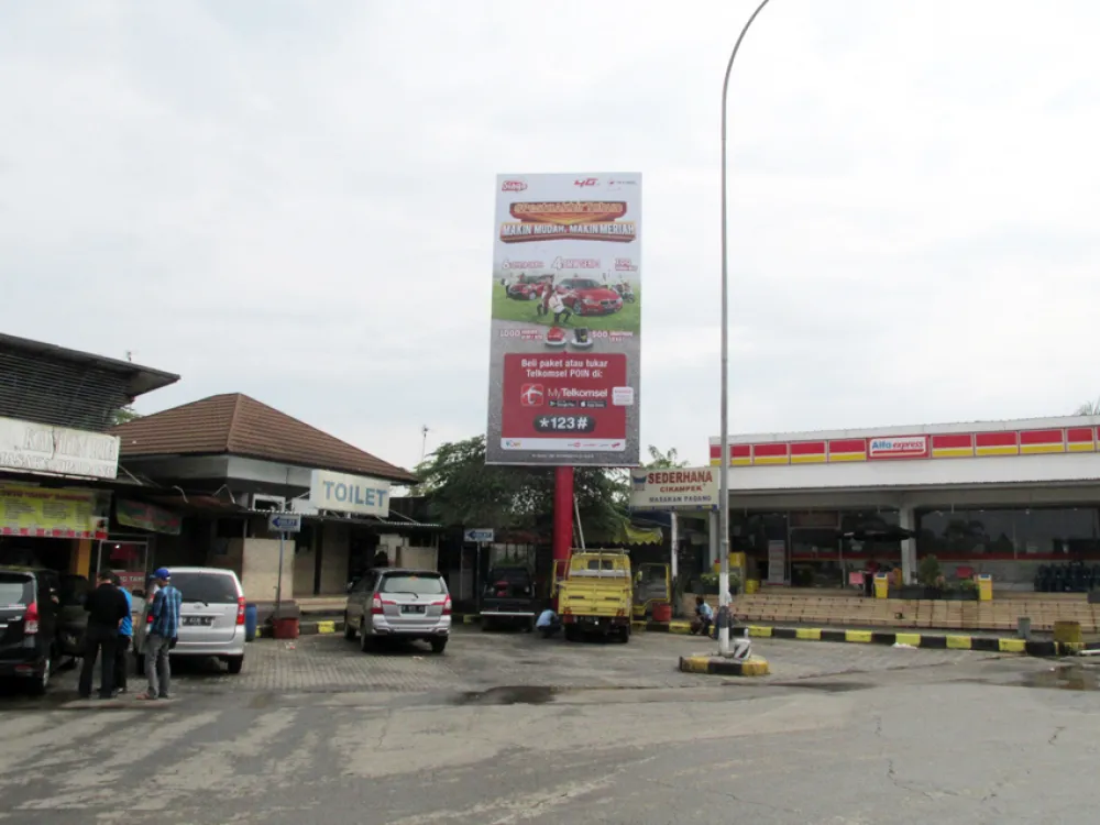 BILLBOARD Cikampek 12 product_telkomsel_neonbox_sebelah_alfa_rest_area_km_62_tol_cikampek