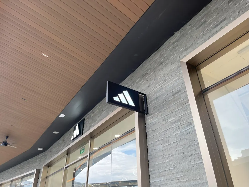 SIGNAGE Adidas 6 ~dl/2026/2/23/img_4691