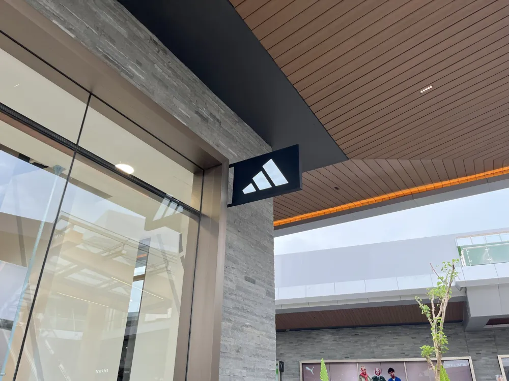 SIGNAGE Adidas 7 ~dl/2026/2/23/img_4692