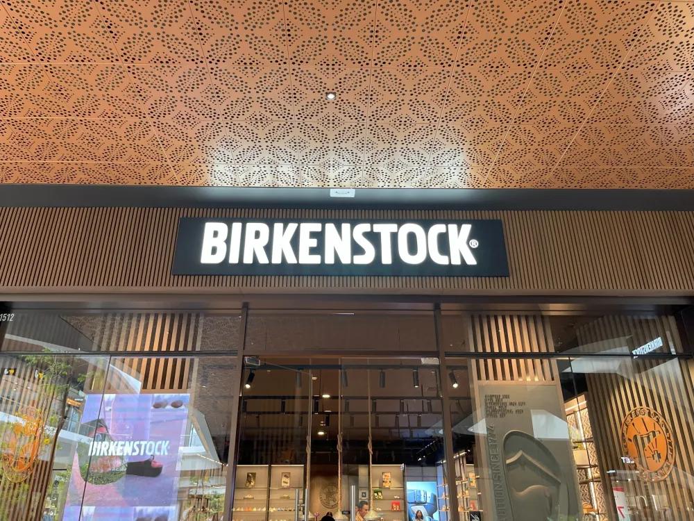 SIGNAGE Birkenstock 1 ~dl/2026/2/23/img_4757