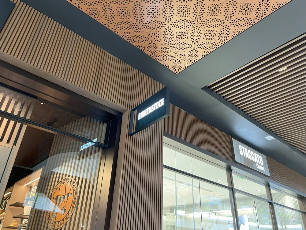 SIGNAGE Birkenstock 2 ~dl/2026/2/23/img_4758