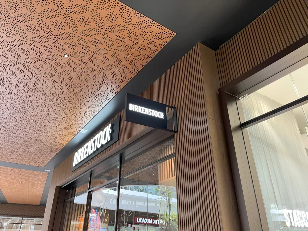 SIGNAGE Birkenstock 3 ~dl/2026/2/23/img_4759