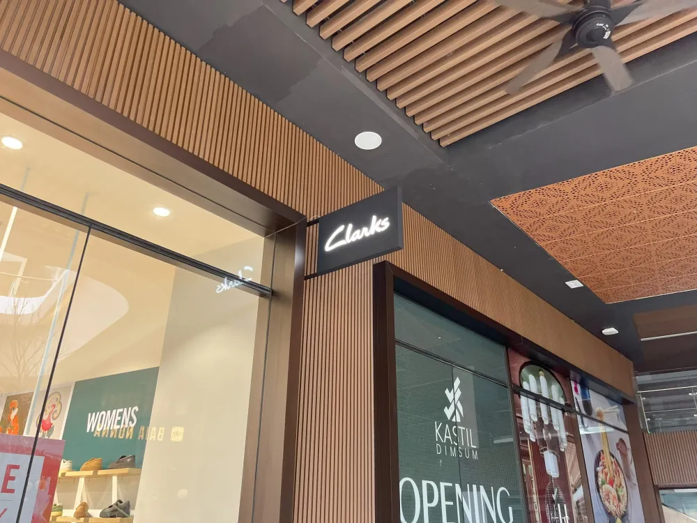 SIGNAGE Clarks 2 ~dl/2026/2/23/img_4764