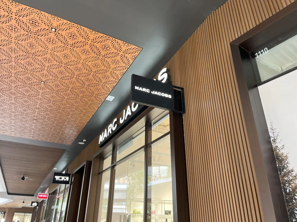SIGNAGE Marc Jacobs 2 ~dl/2026/2/24/img_4771