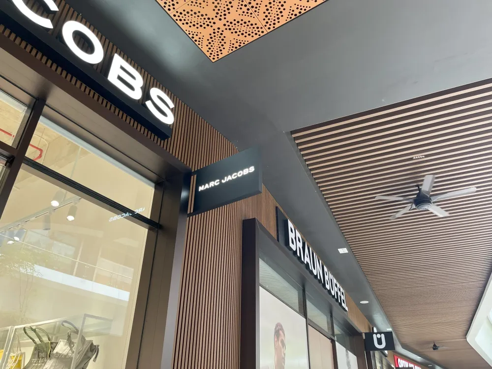 SIGNAGE Marc Jacobs 3 ~dl/2026/2/24/img_4772